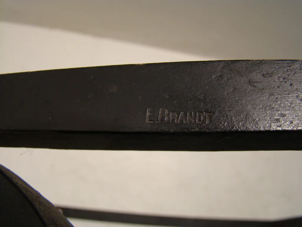 古董细节，标有E. Brandt，优雅控制台