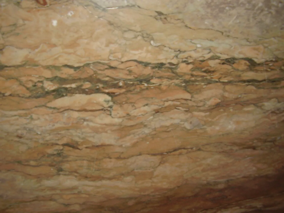 装飾パターンのある古いコンソールテーブル