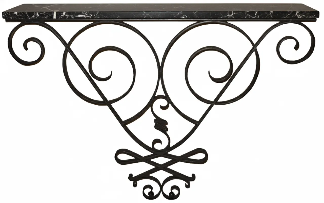 Dos consolas antiguas con detalles elegantes en el diseño.