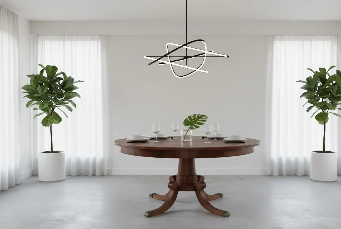 Mesa de comedor antigua para 8/6 personas con decoración elegante.