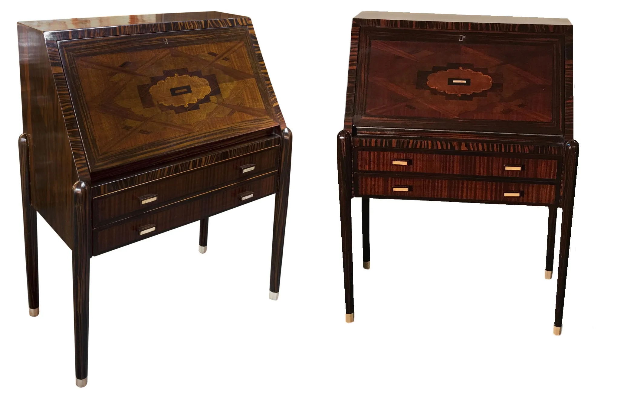 Bureau ancien avec deux tiroirs et design détaillé