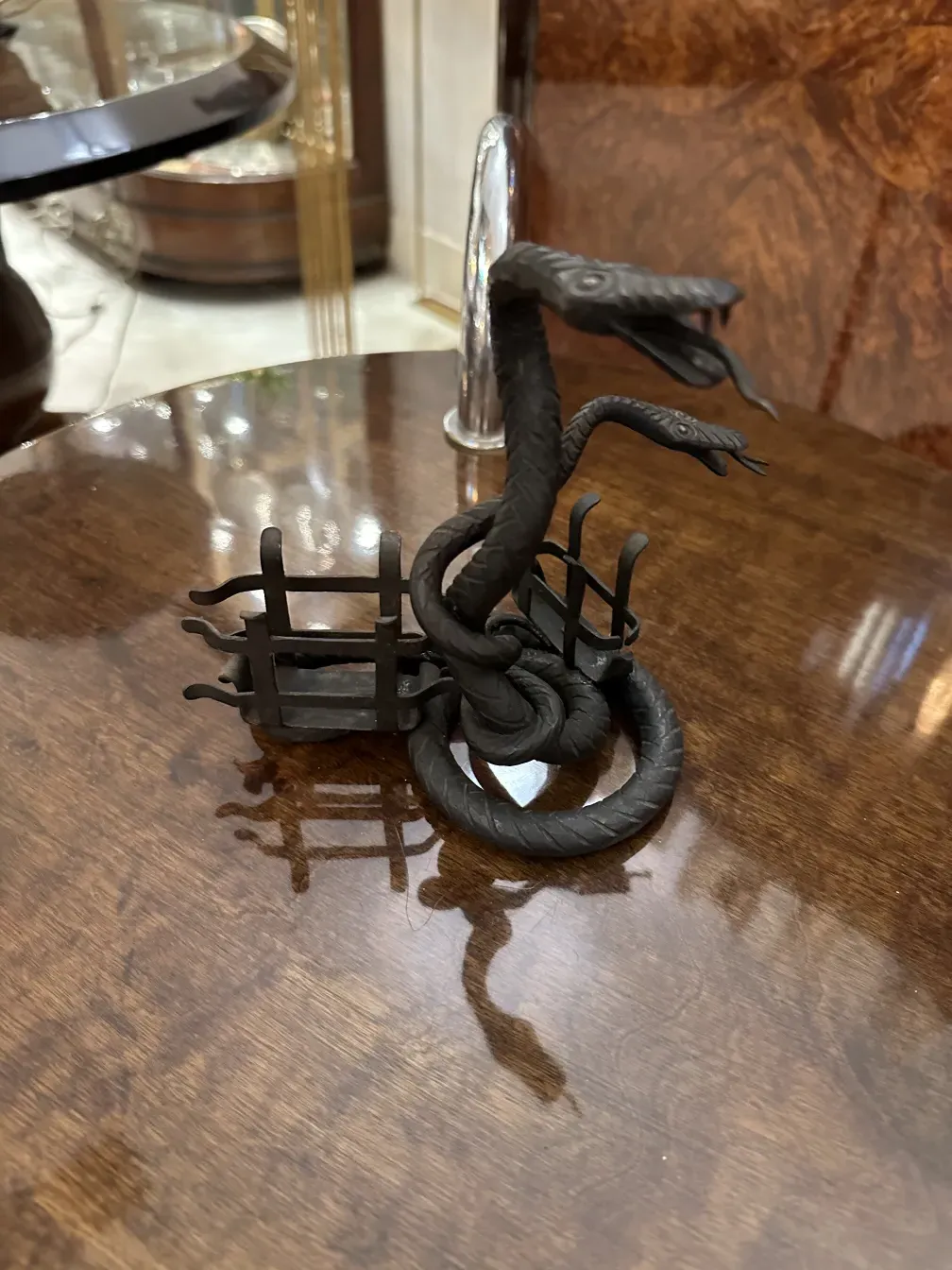 古董卡片托盘，带有浮雕设计