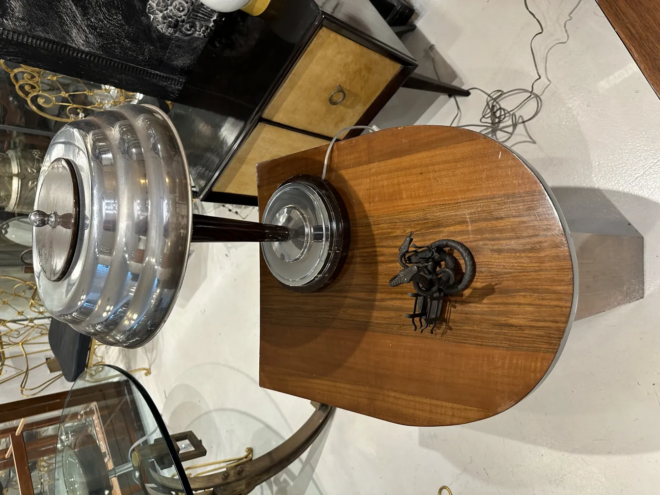 Plateau de cartes ancien avec un design élégant