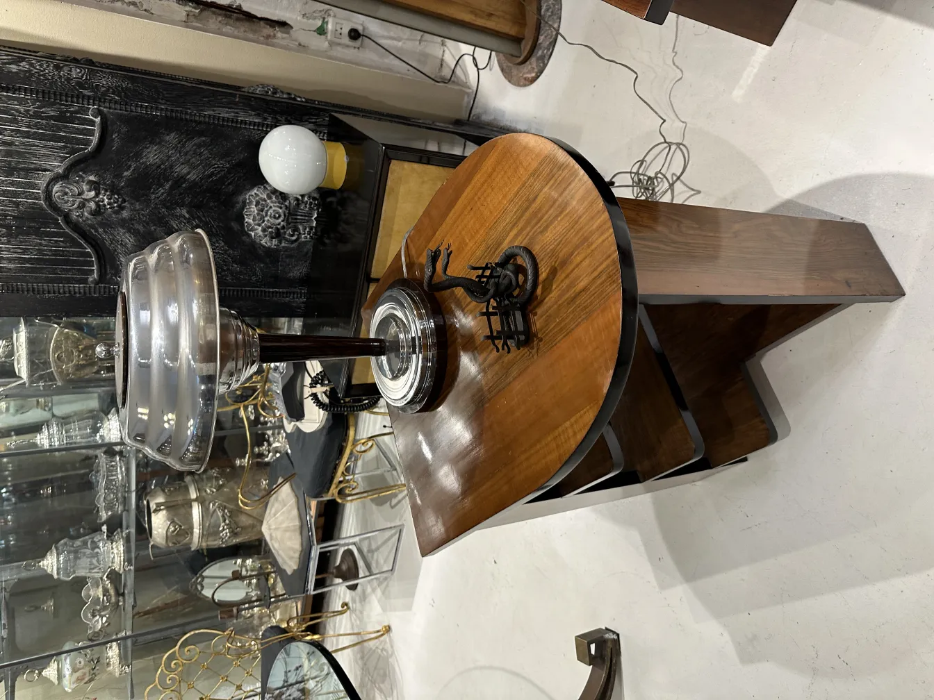 plateaux de carte antique avec un design élégant sur table