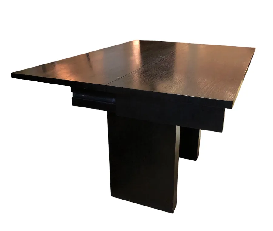 vue latérale d'une console antique élégante