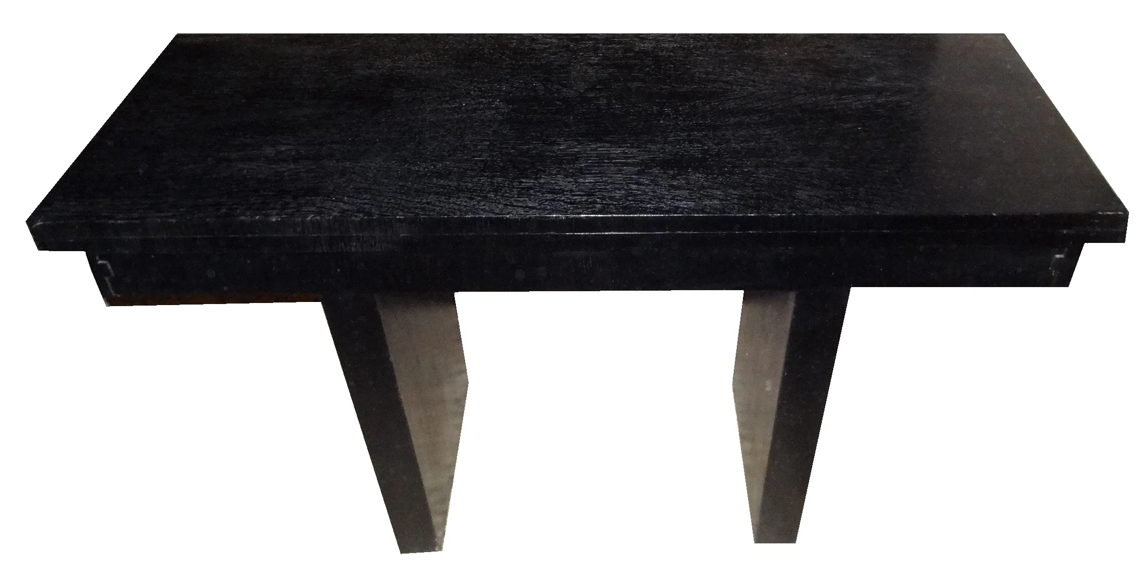 console antica con design elegante e gambe distintive