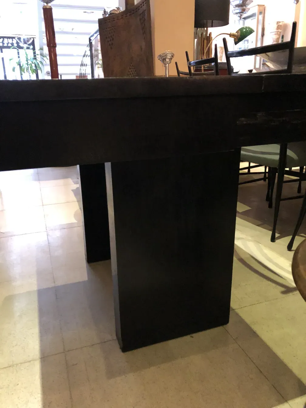 dresuar ancien décoratif dans un cadre élégant