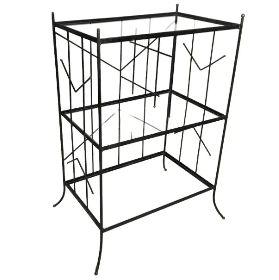 Bibliothèque antique en fer avec étagères en verre, élégante et pratique.