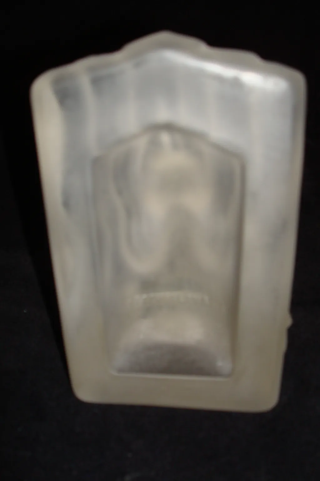 आधुनिक डिज़ाइन के साथ किताबों के स्टैंड, आकर्षक आकार में