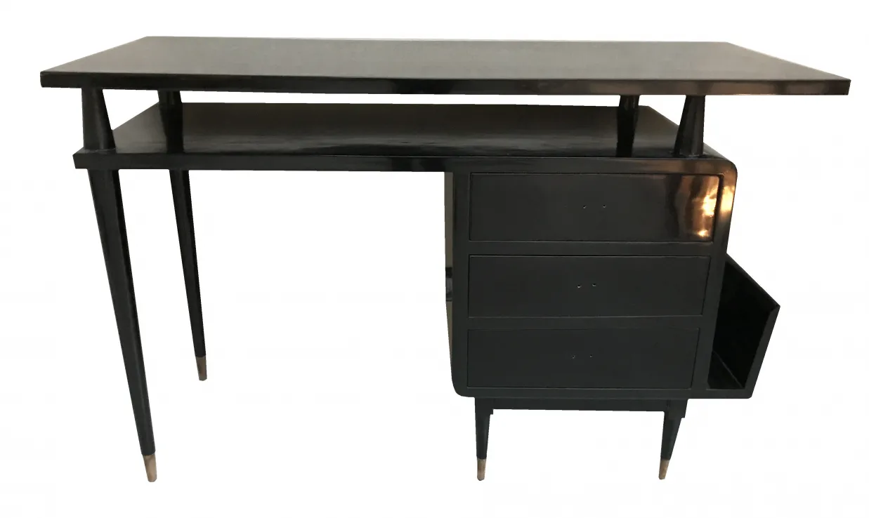 scrivania antica con design compatto e stabile, perfetta per uffici