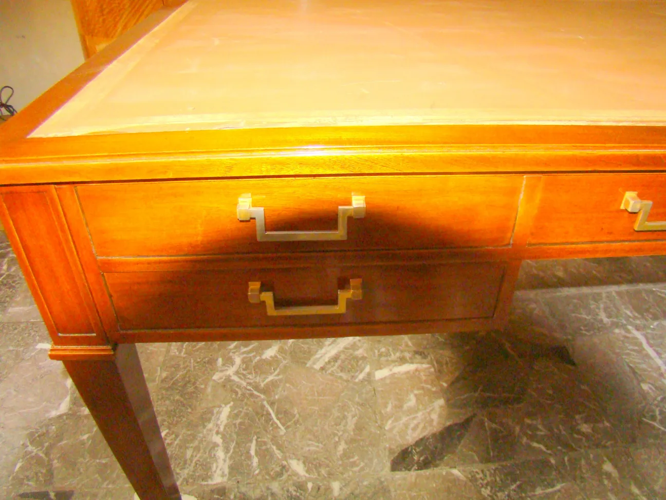 Bureau ancien de Jean Michel Frank avec tiroirs