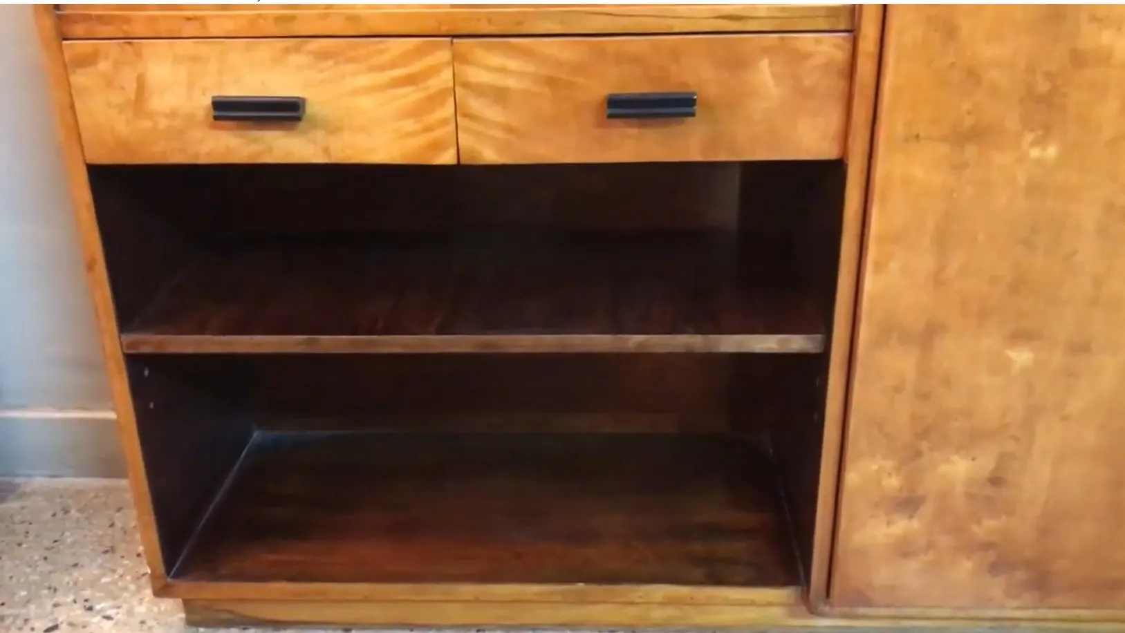 Antiker Schreibtisch aus Holz mit zwei Schubladen