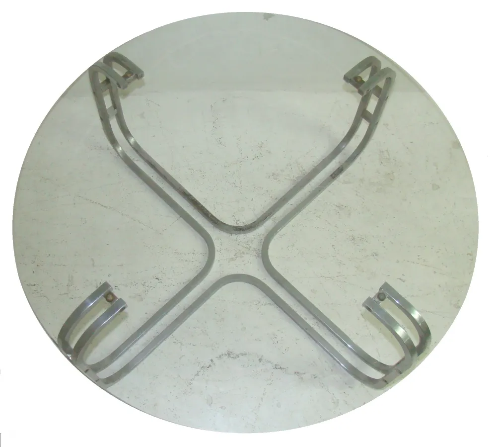 प्राचीन कॉफी टेबल सजावटी आधार और गोल आकार के साथ