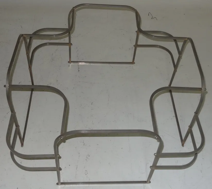 tavolino da caffè antico art deco con un design singolare e originale