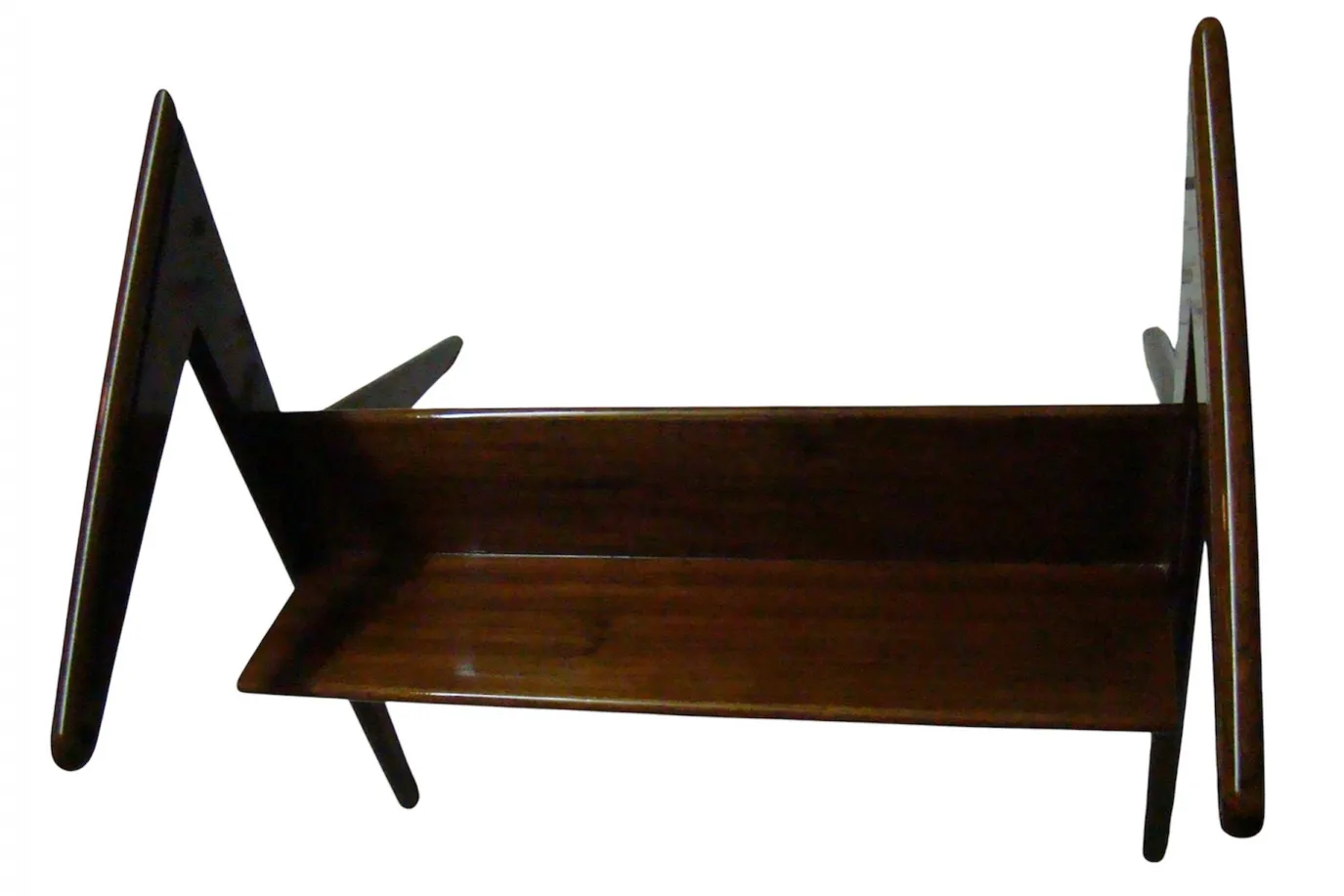 revistero antiguo con diseño elegante de 1950