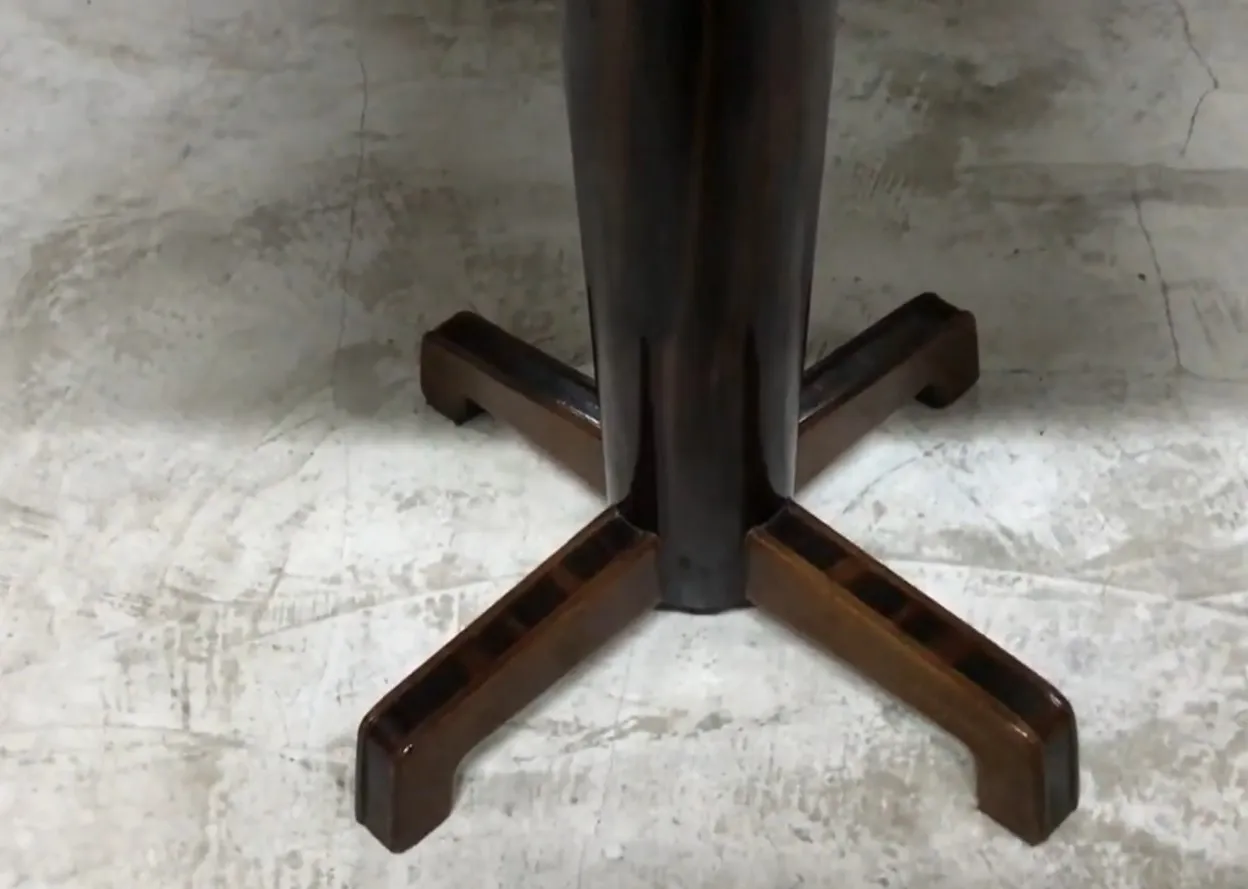 tavolo antico in stile art deco con base distintiva