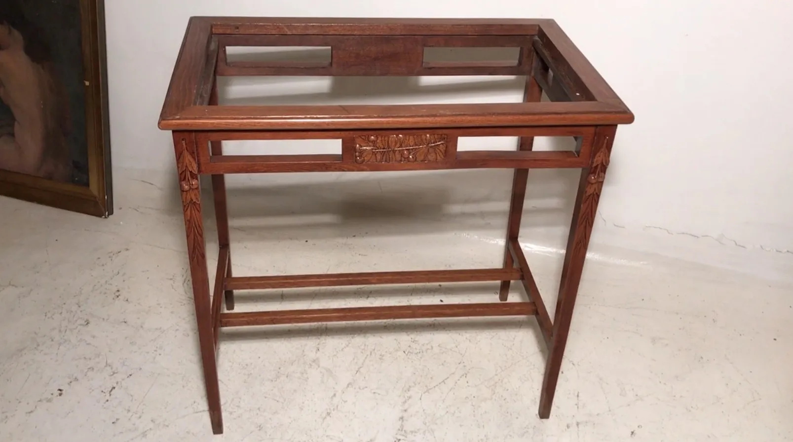 tableau ancien avec des détails décoratifs Art Nouveau