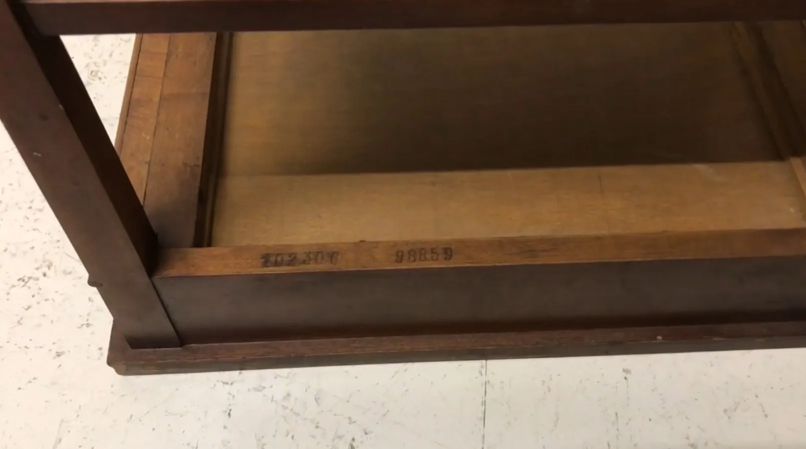 tavolo antico andré arbus con design classico