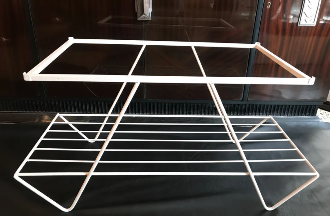 Mesa antigua de jardín con diseño único y elegante