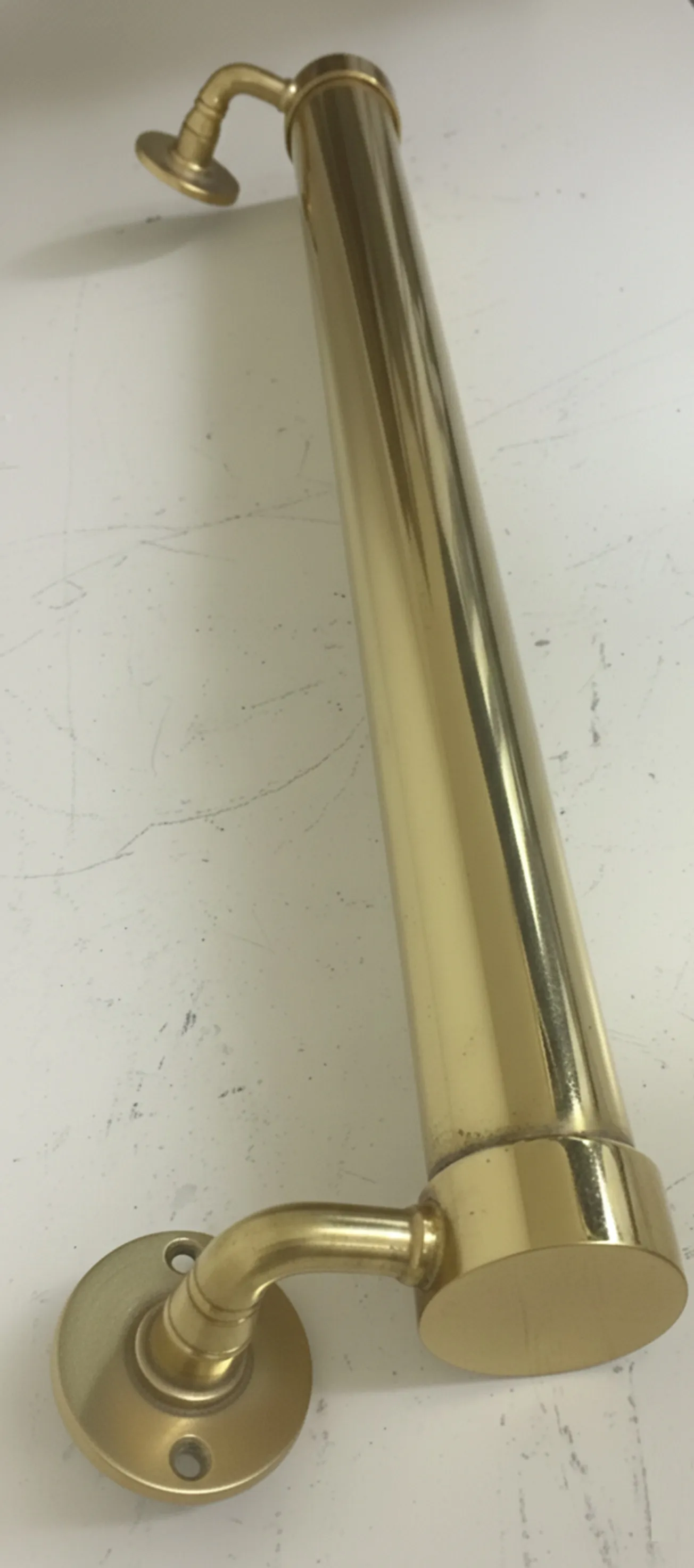 maniglia delle porte antica lucida con design curvo