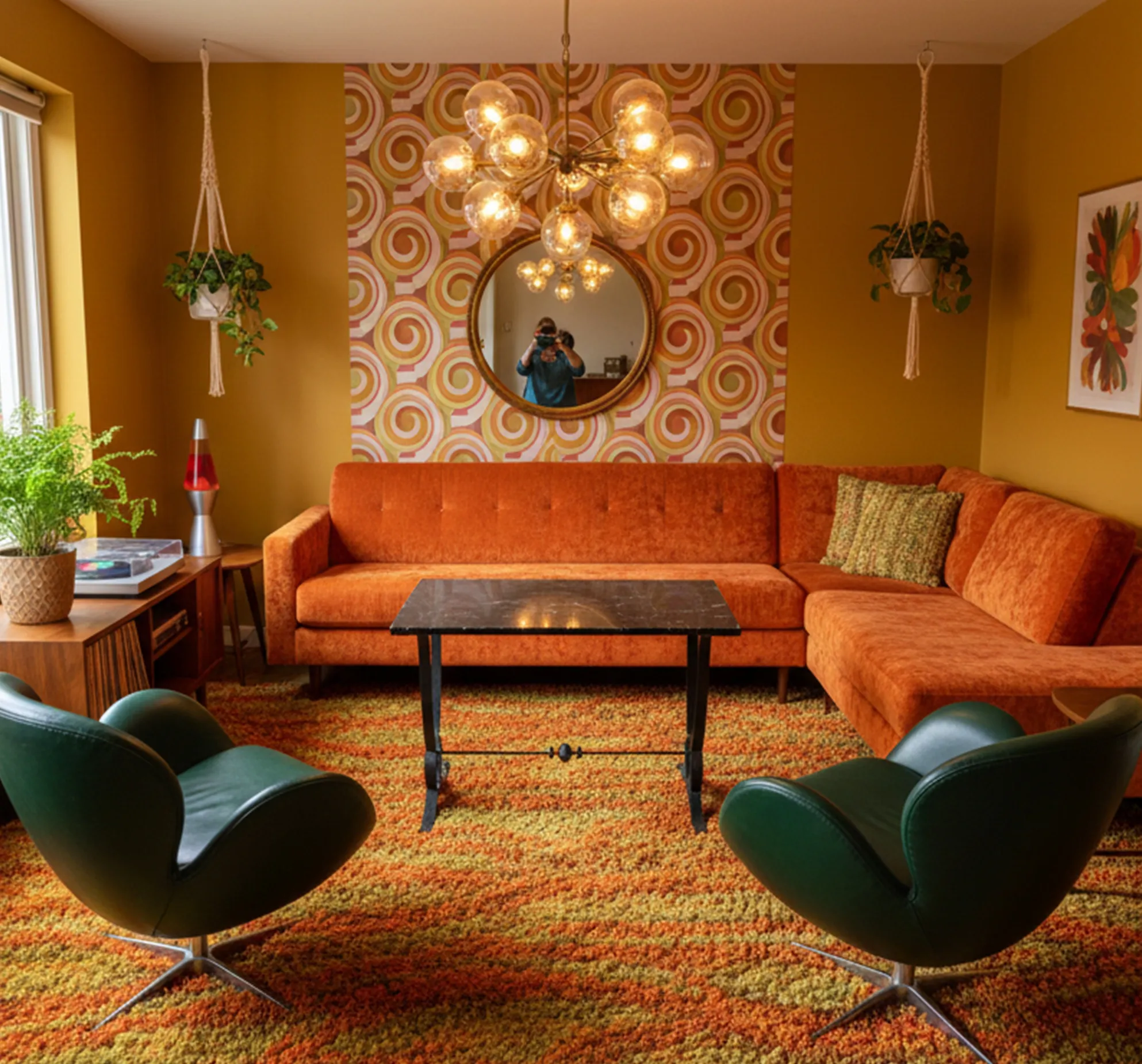 古いテーブルがレトロな装飾と緑の植物がある部屋に。