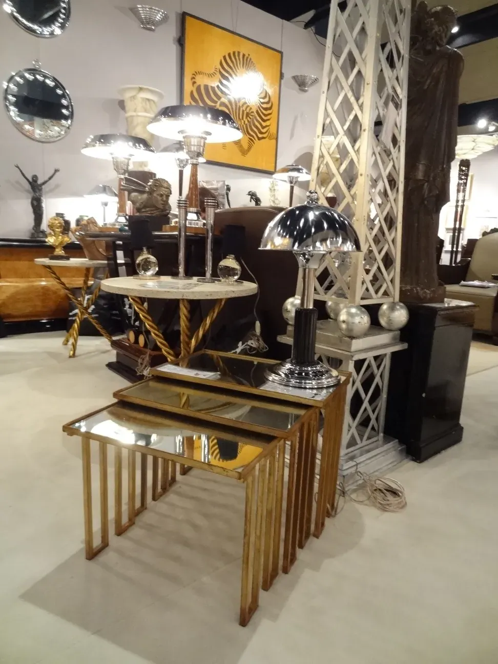 antikertischlampe art deco in einem eleganten Umfeld