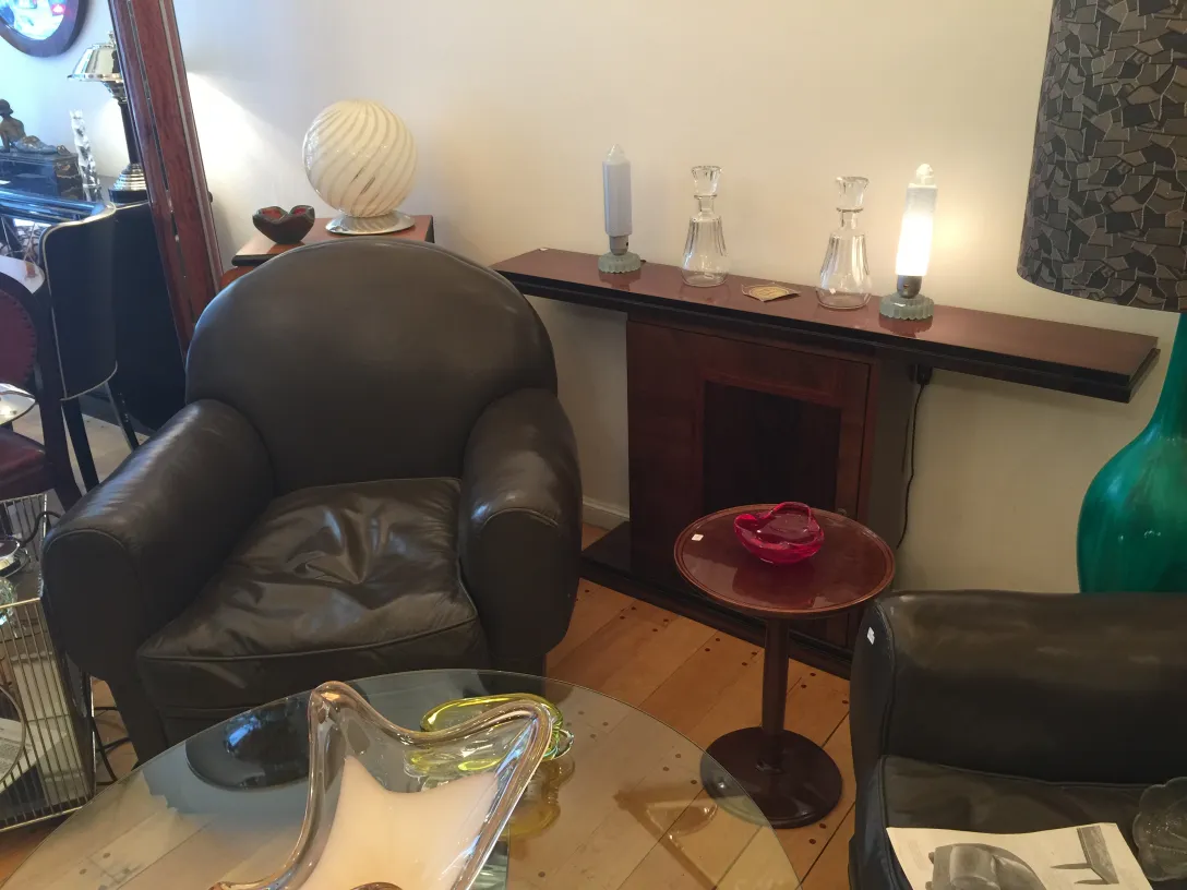 Mesa antiga da Nordiska Kompaniet com detalhes únicos