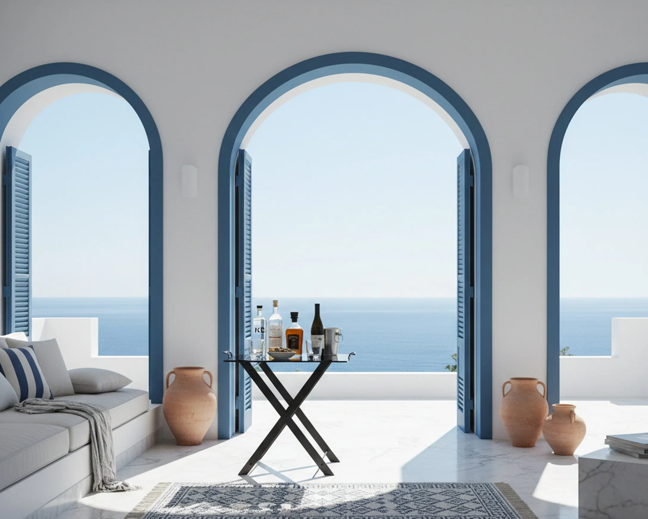 Tavolo antico in stile semplice decorato con bottiglie e bicchieri