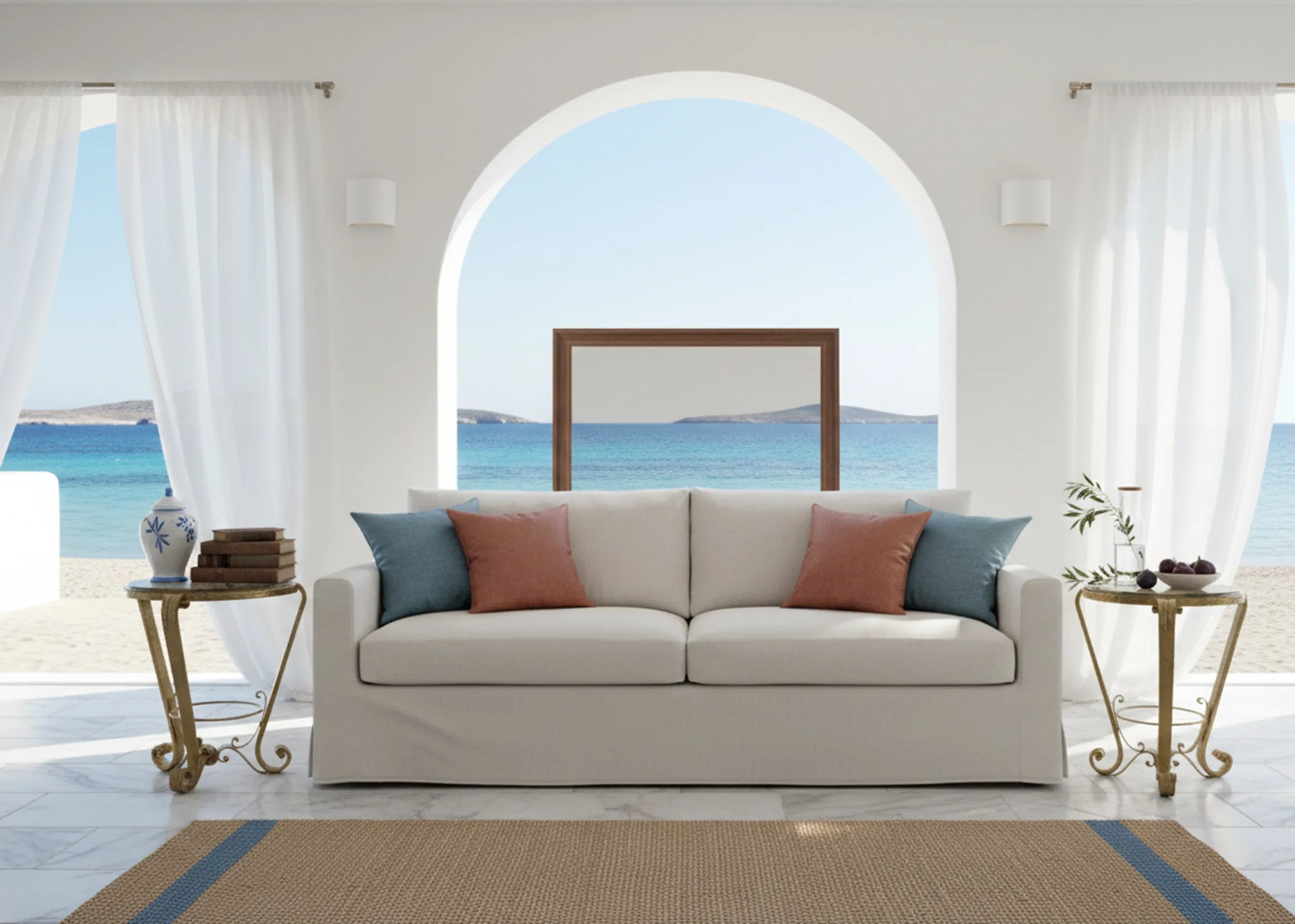 2 petites tables anciennes décoratives à côté du canapé