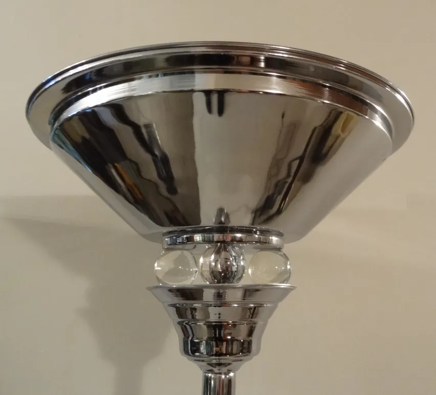 Set di due lampade da terra antiche, design art deco, lucido ed elegante.