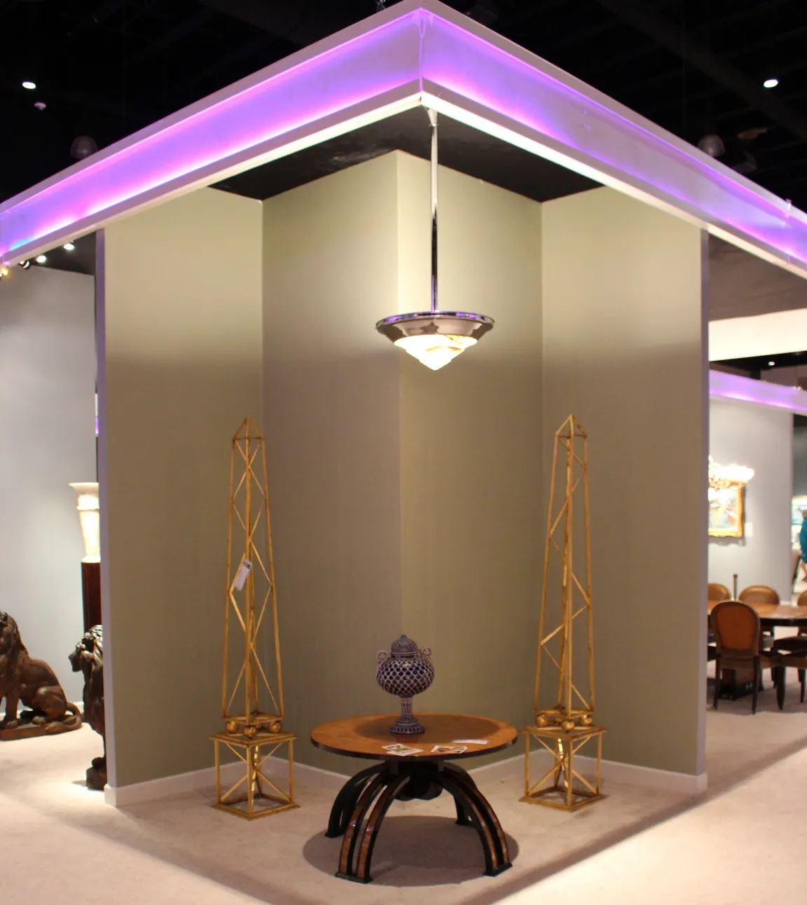 lampada de teto antiga em espaço decorativo