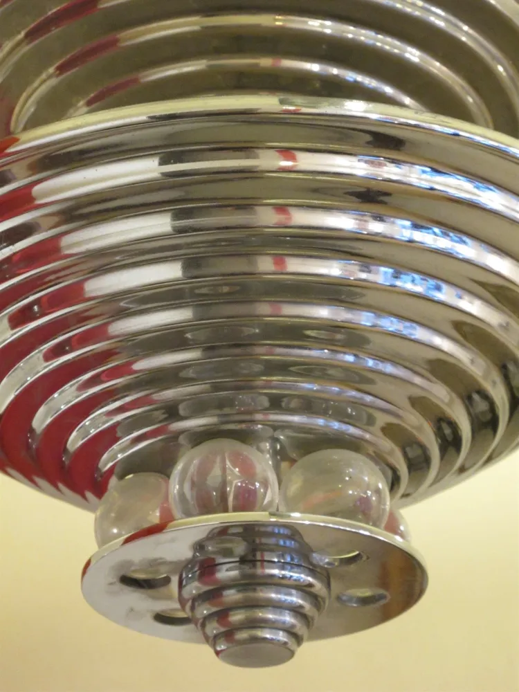 lampada a sospensione antica con design art déco