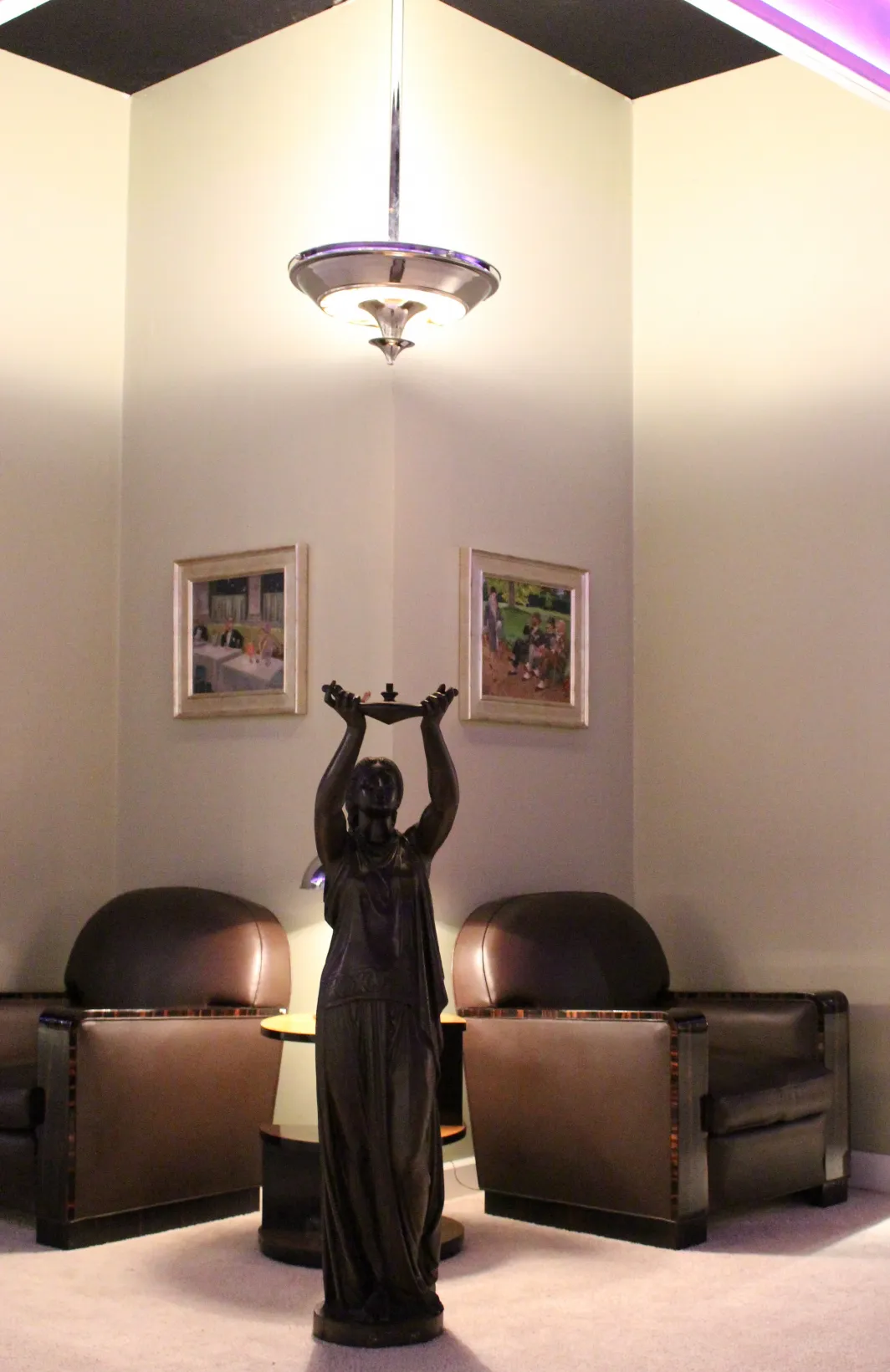 2 antike Hängelampen in eleganter Umgebung, Art Deco