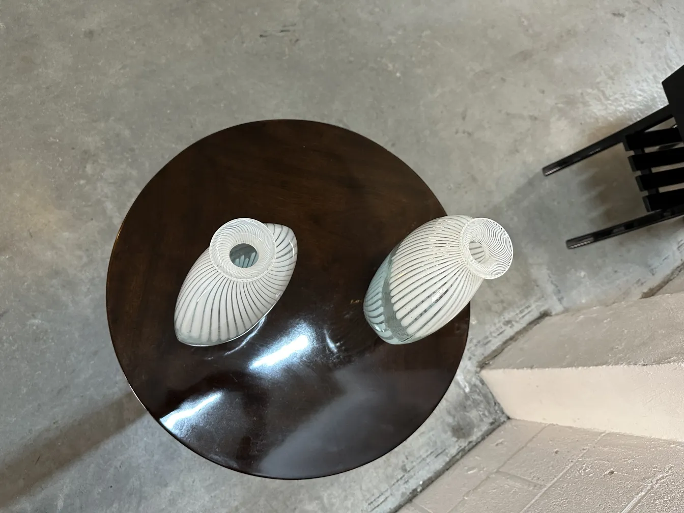 Zwei antike Murano-Vasen mit elegantem Design