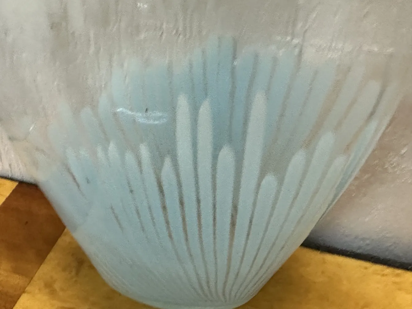 Deux vases antiques de Murano au design élégant et délicat