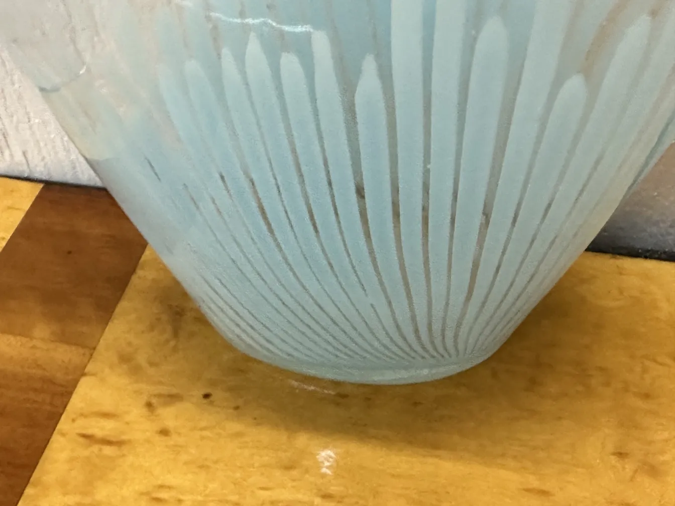 Antigos vasos de Murano, azul claro, com detalhes estriados.