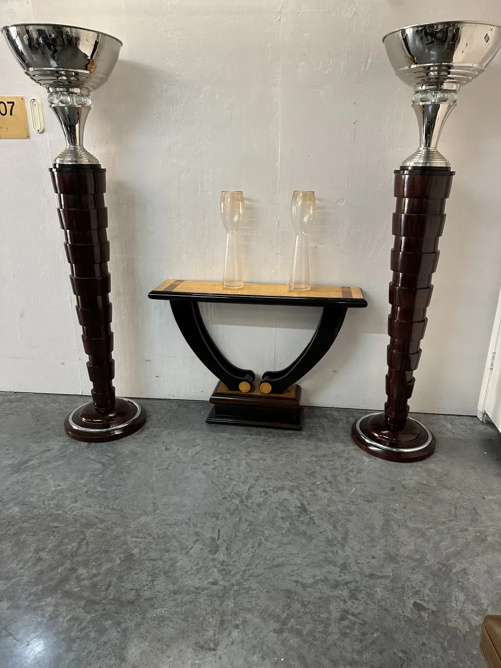 deux élégants vases anciens style murano