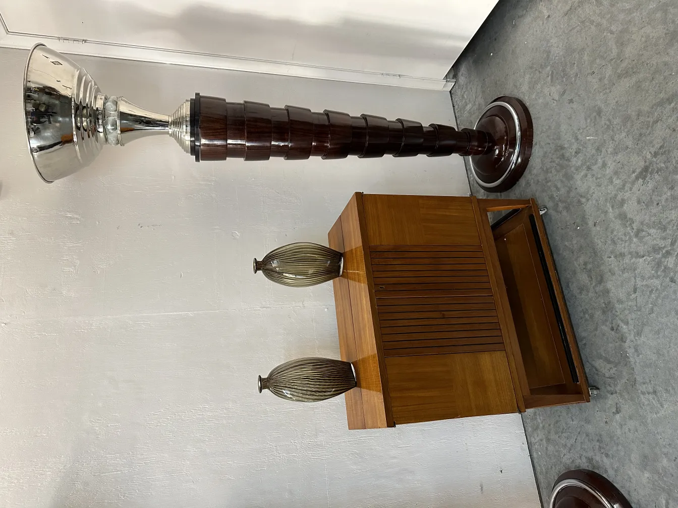 Vases anciens murano avec un design élégant et doux.