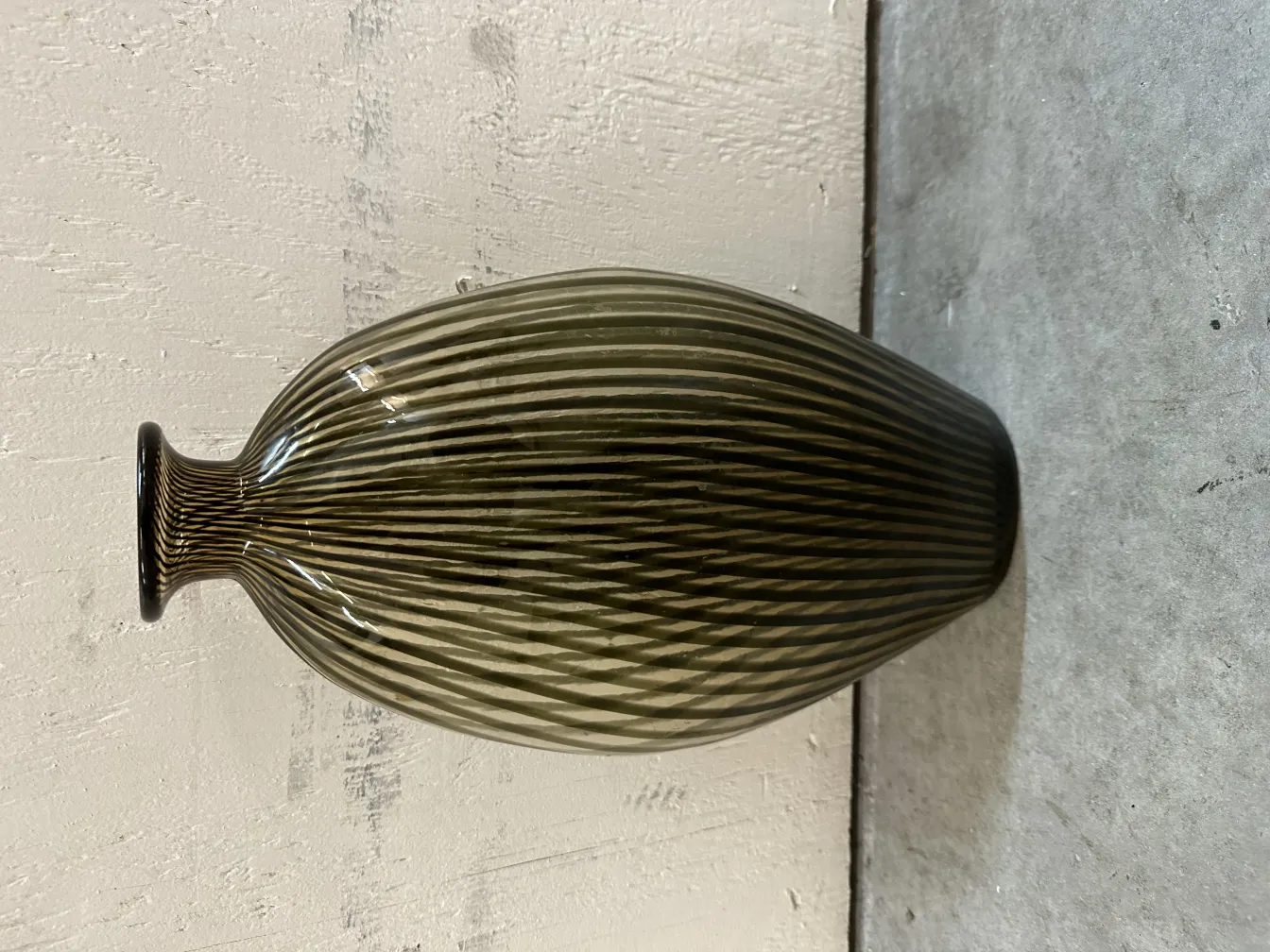 Collezione antica ed elegante di due vasi Murano.