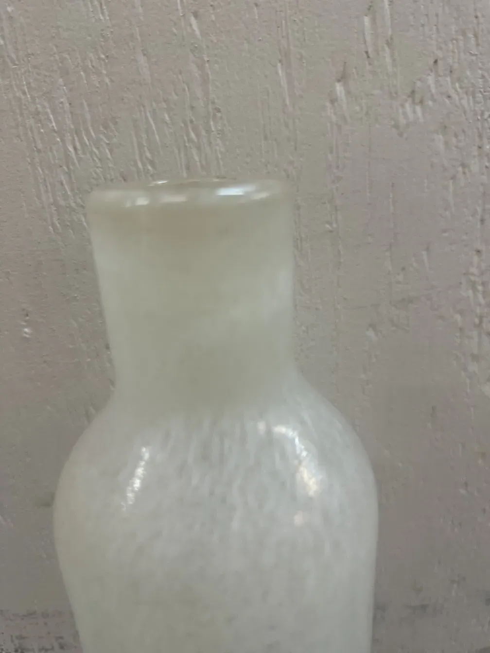 2 vases anciens murano avec une forme élégante et des détails subtils