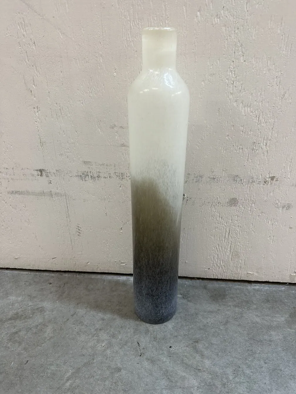 Antike Murano-Vase mit Farbverlauf von Weiß nach Schwarz, elegant und künstlerisch