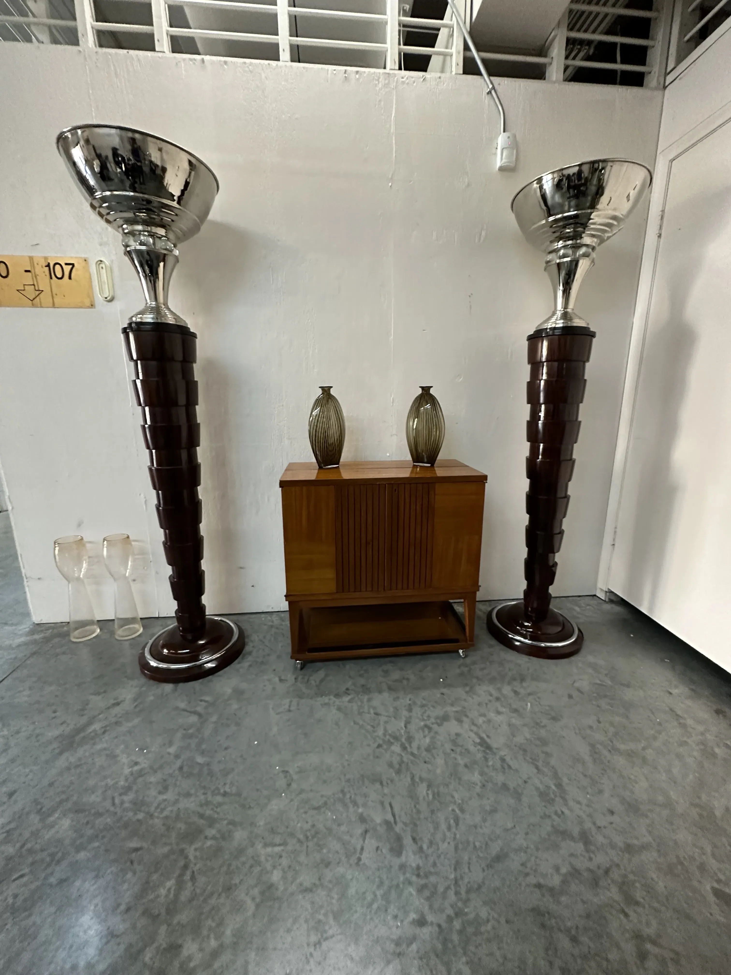 vaso di murano antico in un ambiente moderno, decorazione elegante