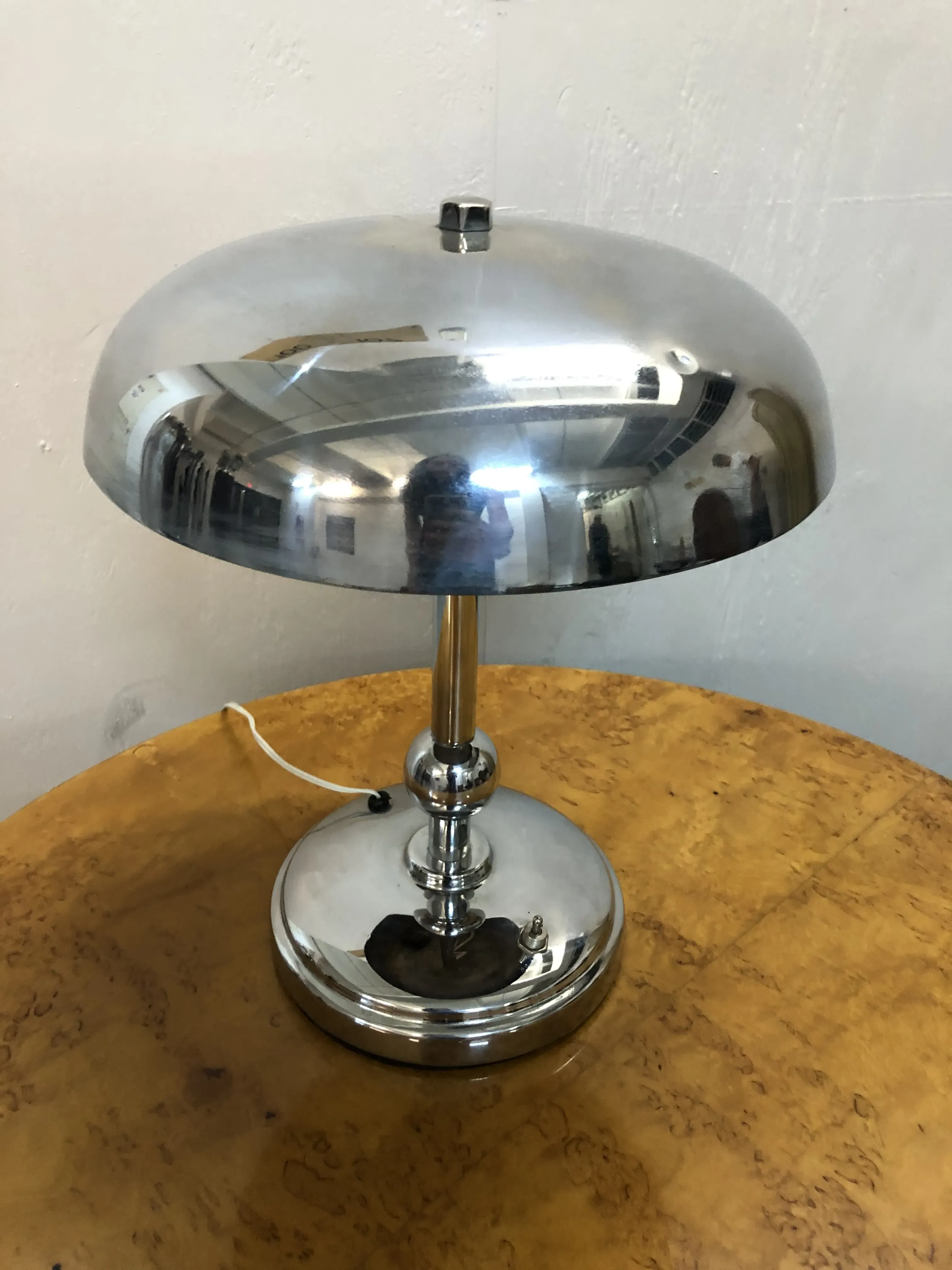 lampe de bureau ancienne brillante, finitions polies