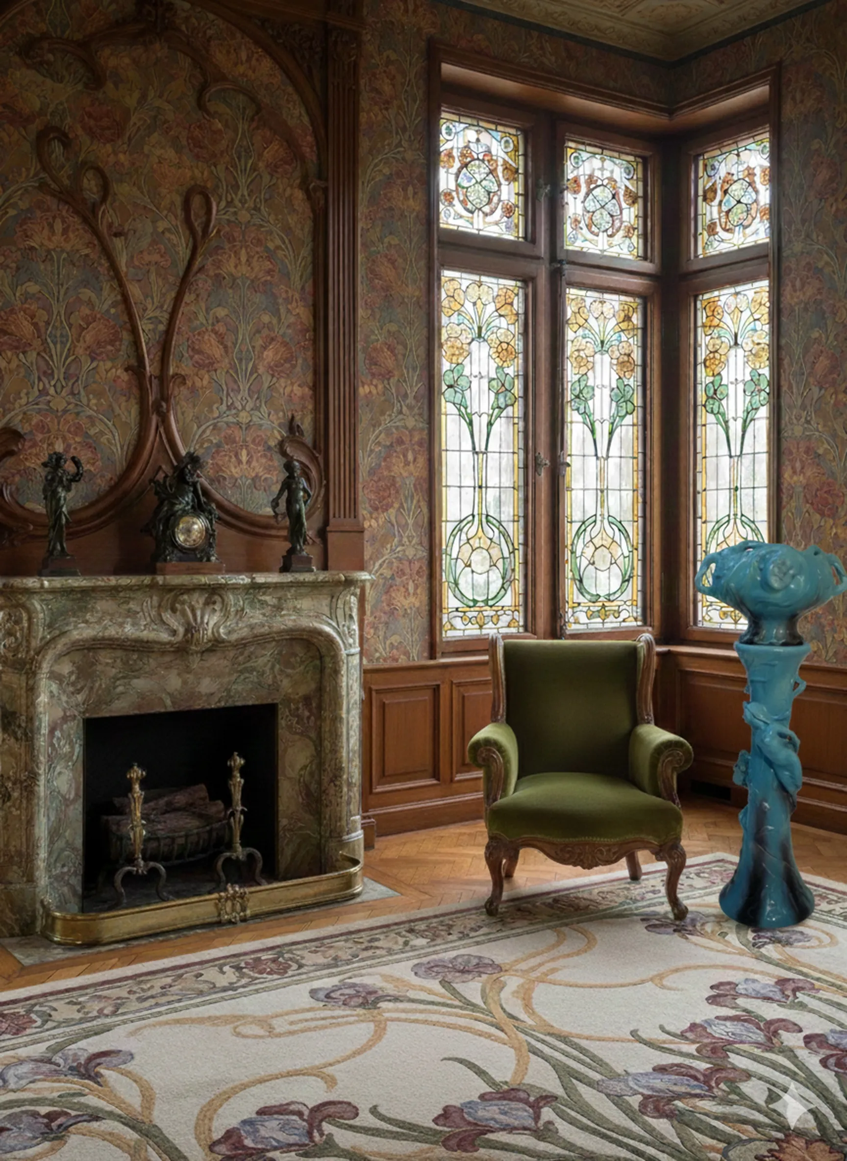 vaso di fiori antico blu con design elegante