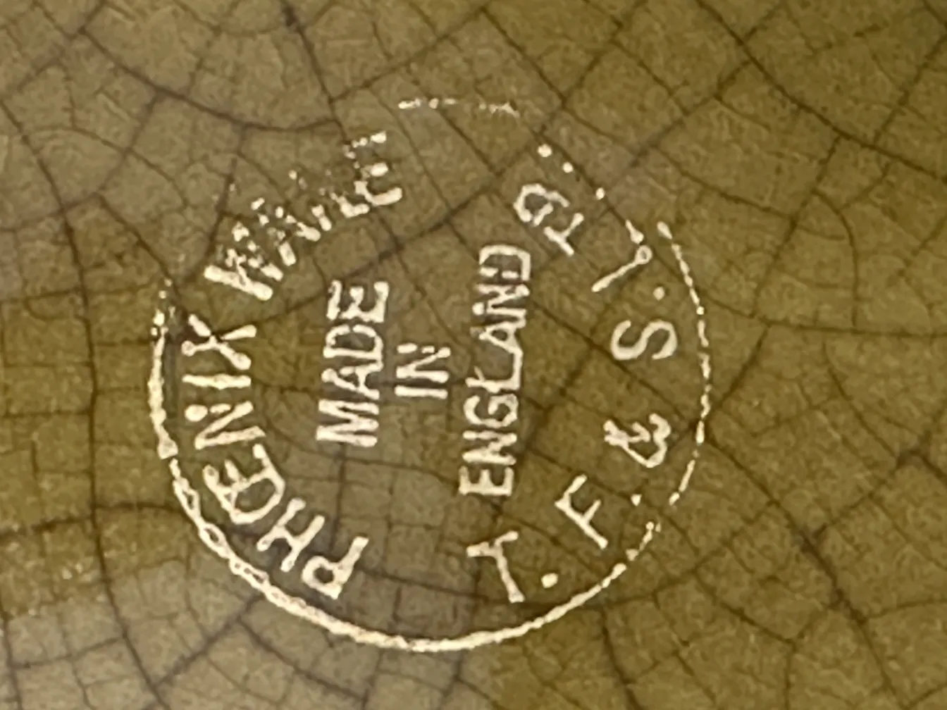 macetero antiguo con marca phoenix wake, decorativo y elegante