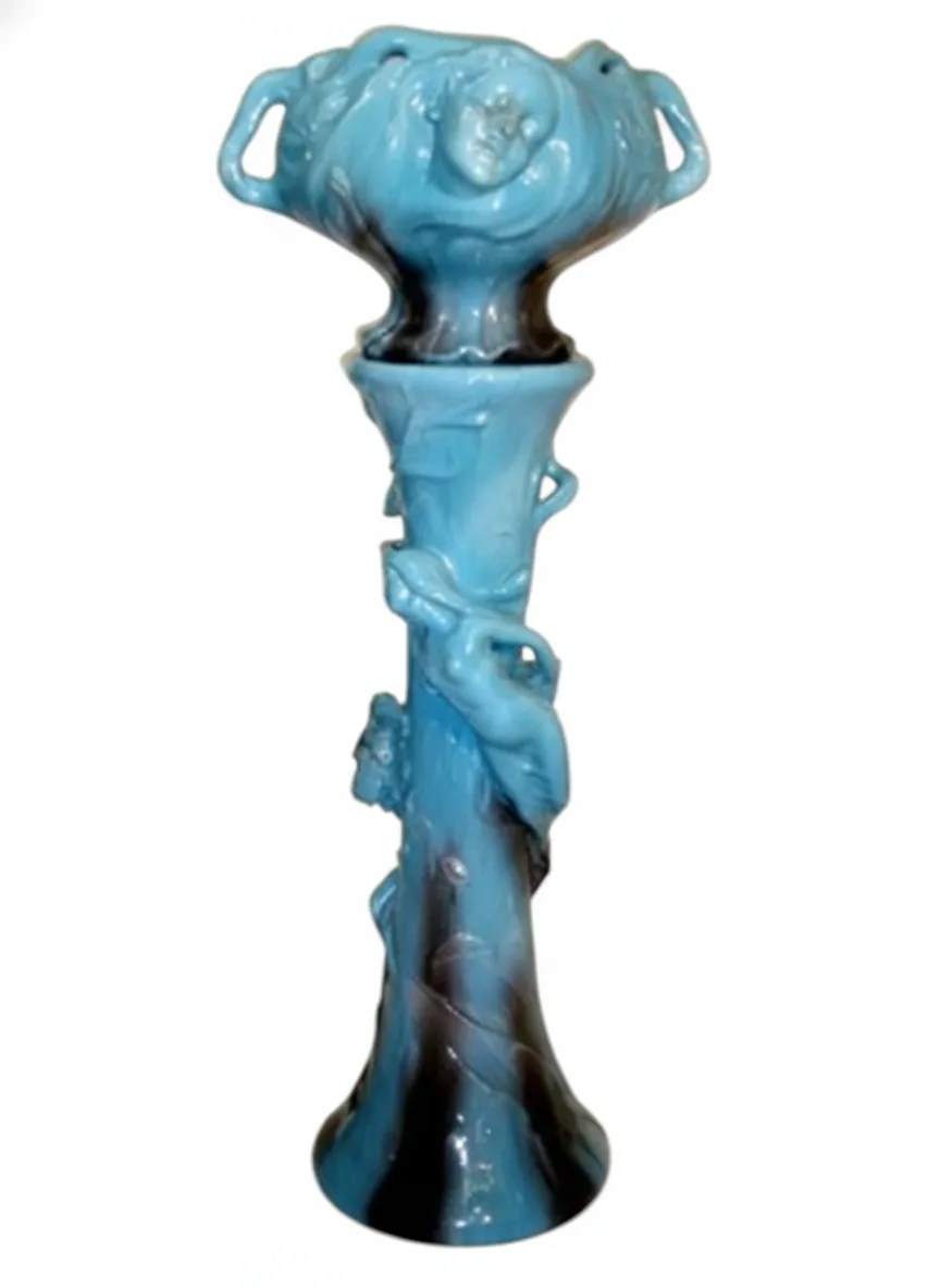 पुराना फूलदान delphin massier नीले रंग की आकृति के साथ