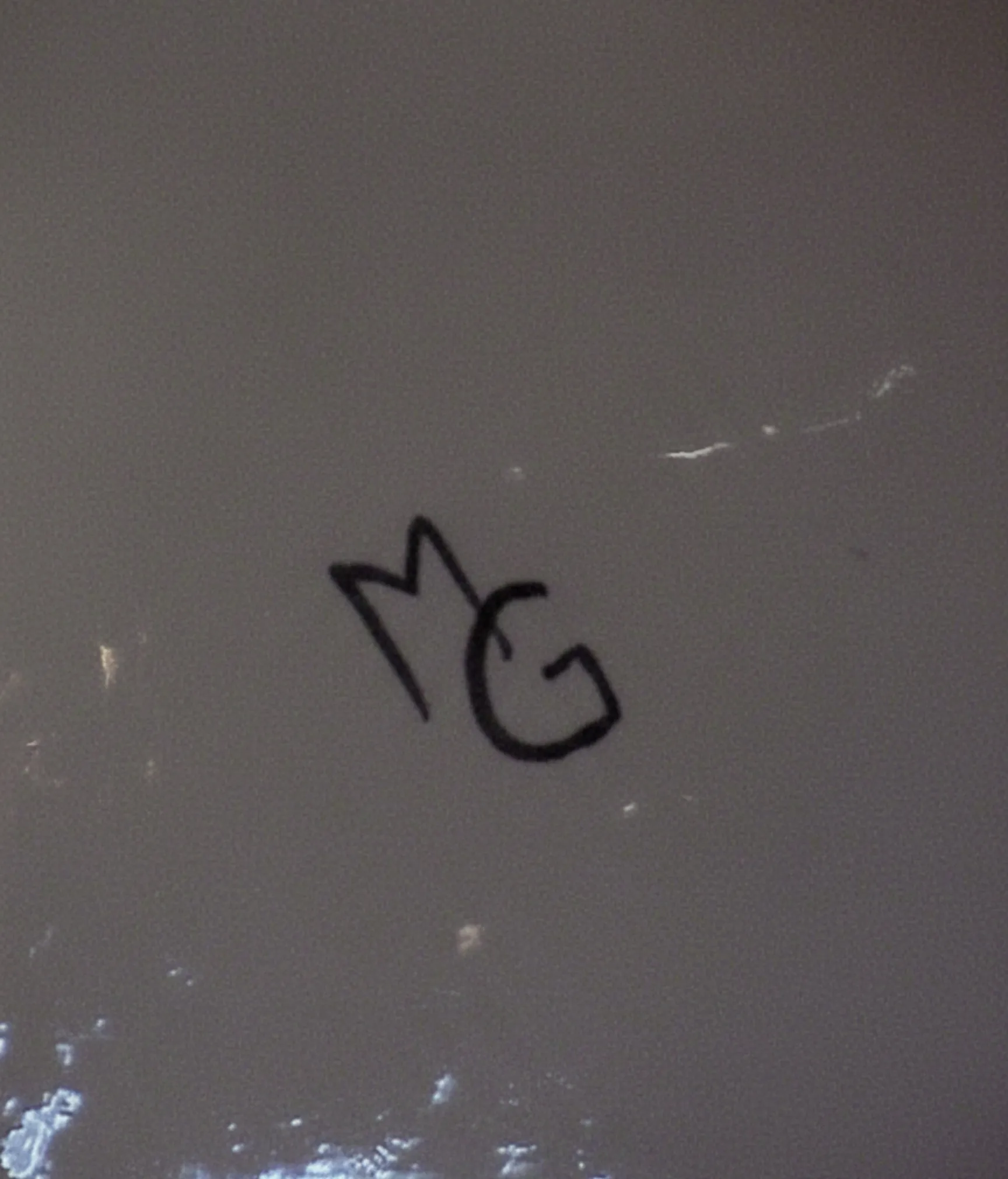 وعاء الزهور القديم مع تفاصيل المزخرفة