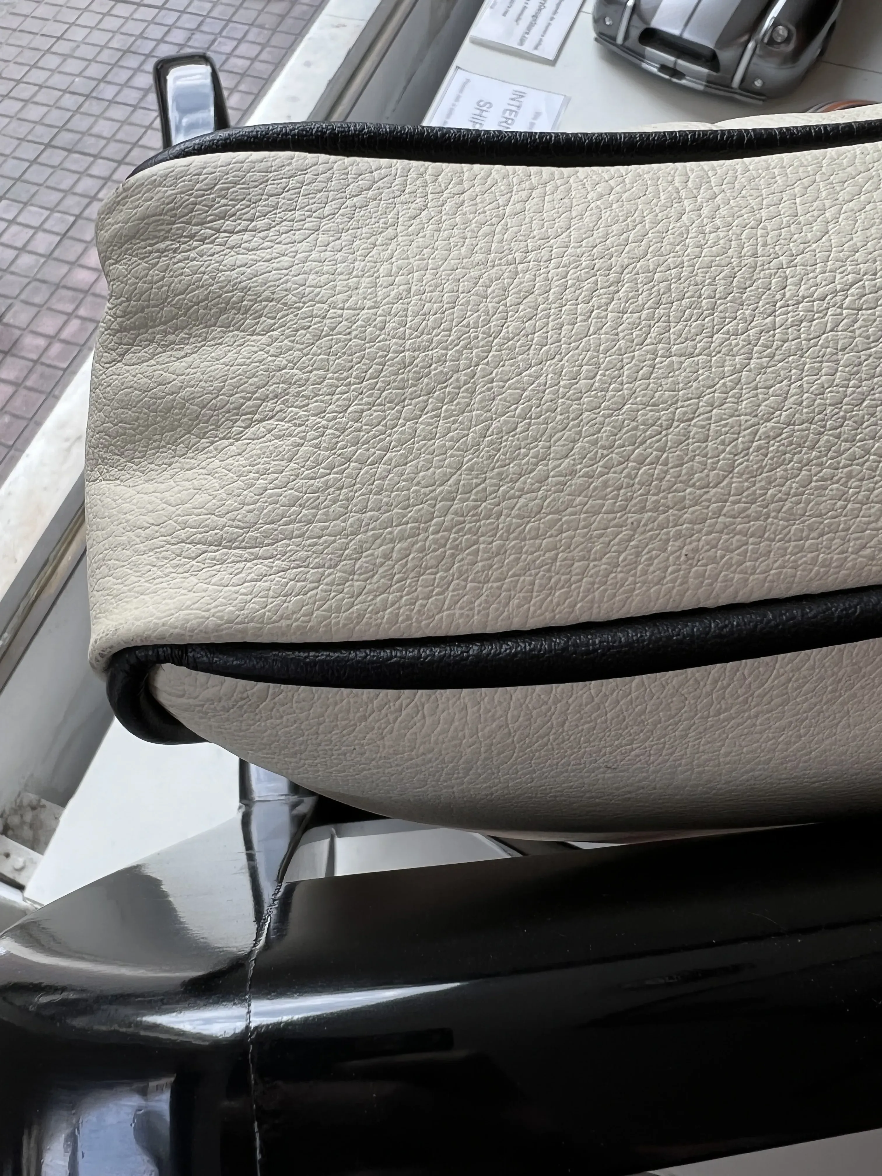 sillones antiguos con diseño elegante y detalles artesanales