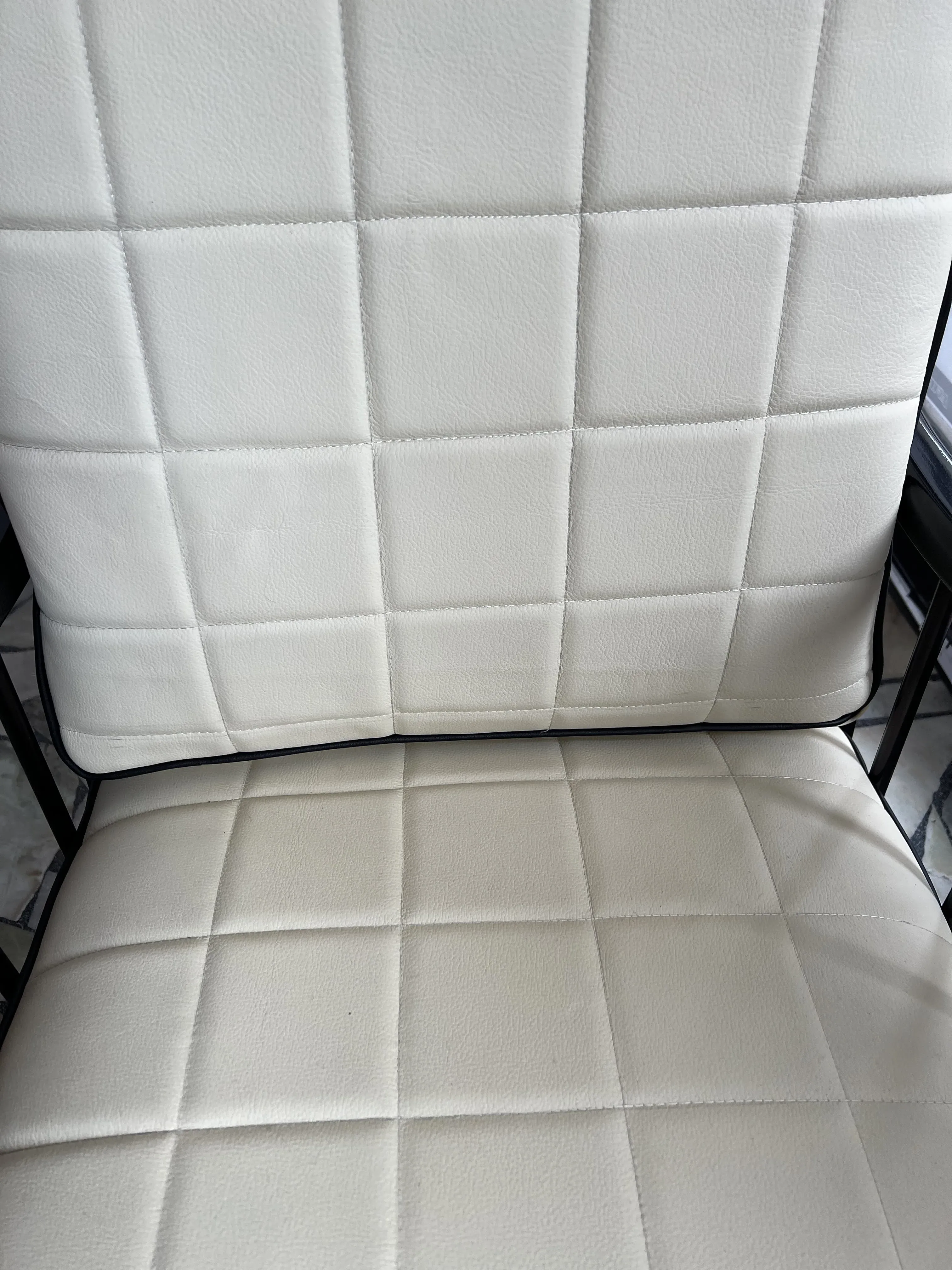 2 poltronas antigas de Paolo Buffa com design acolchoado