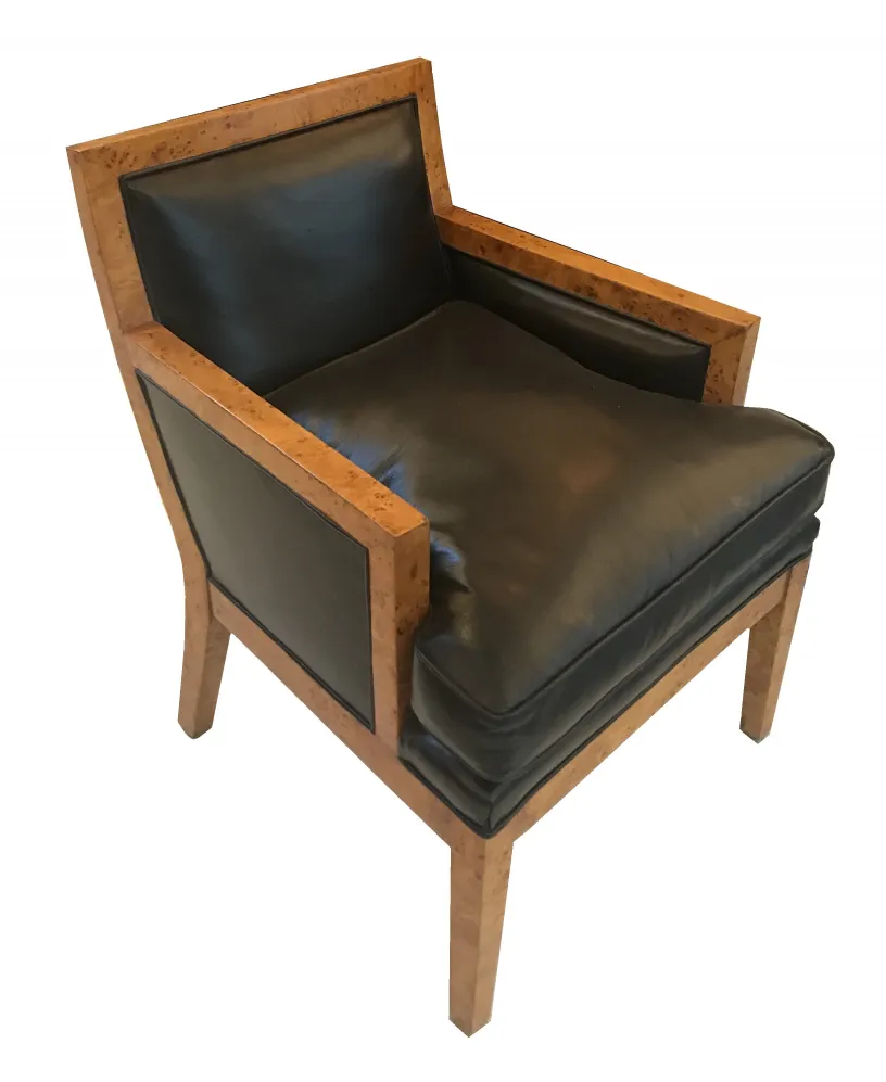 poltrone antiche con design elegante, sfondo neutro